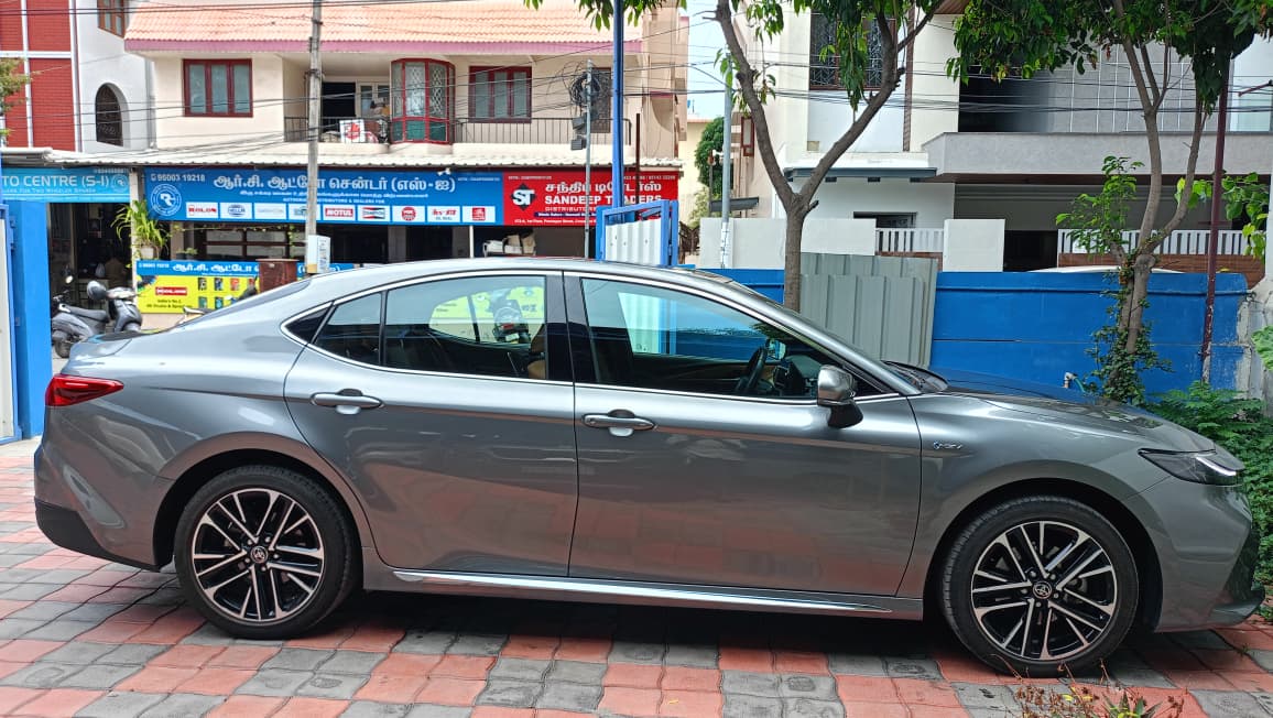 Toyota Camry - Image 7